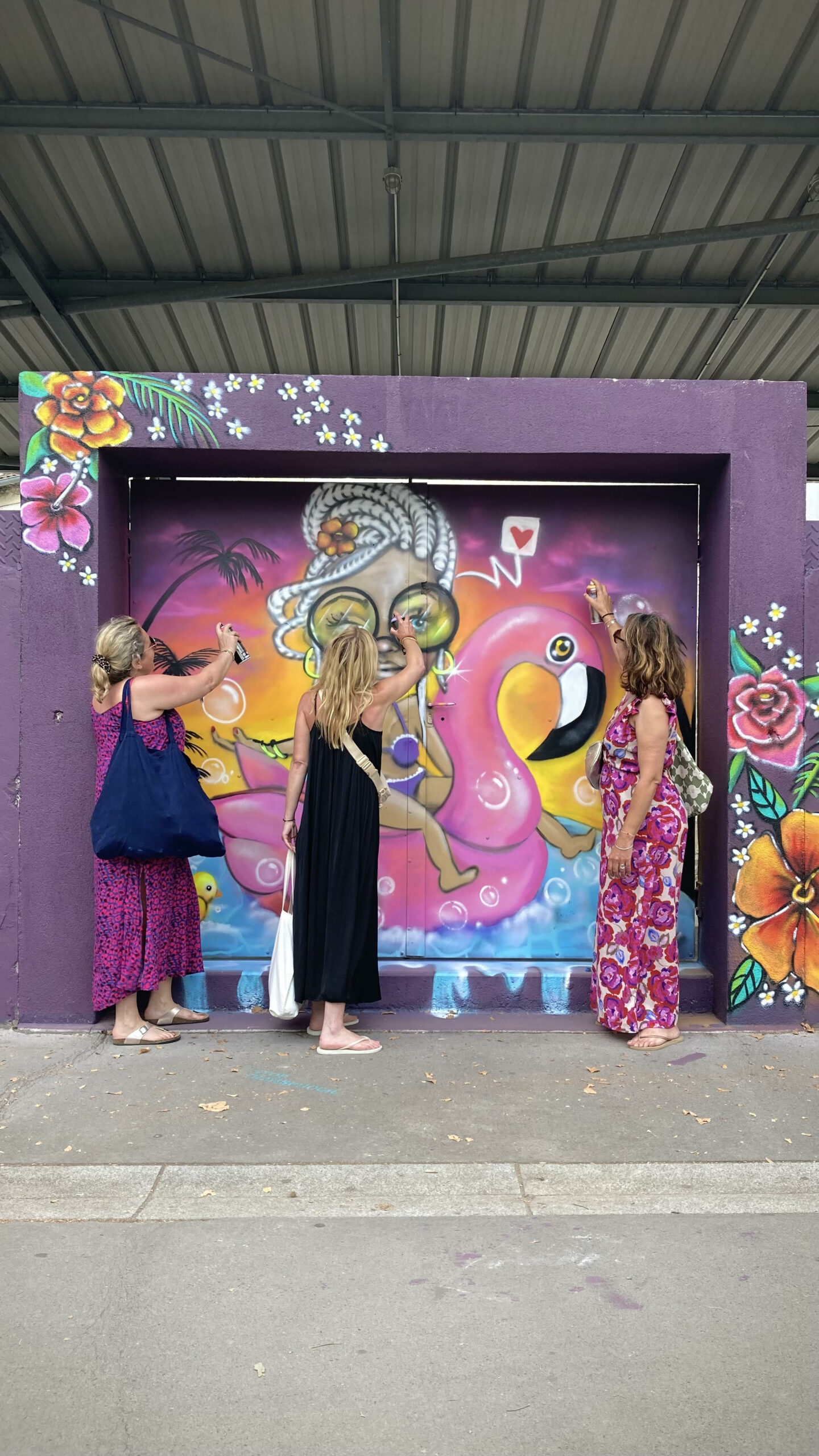 Participantes s’initiant au street art sur une fresque lors de la JAM D’ARC 2024.